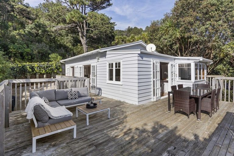 Photo of property in 78 Domain Crescent, Muriwai, 0881