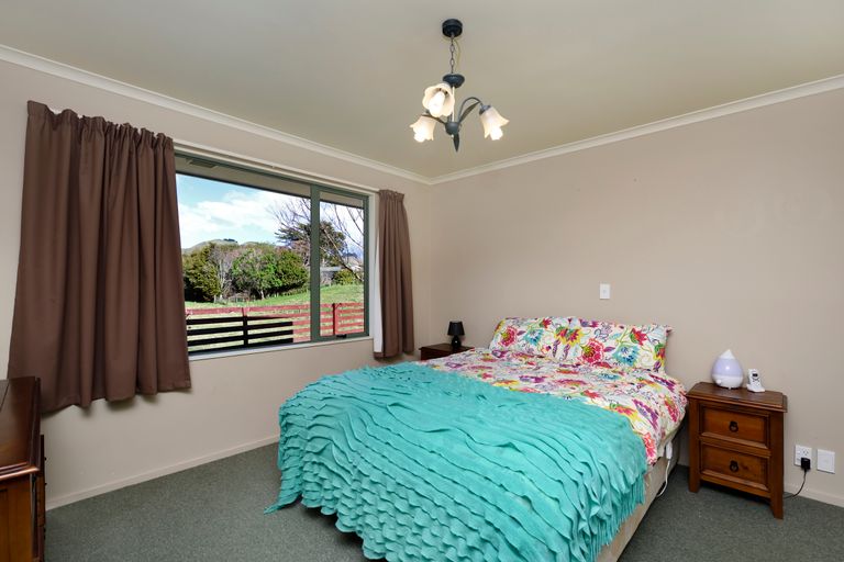 Photo of property in 8 Longfields Road, Brightwater, 7022