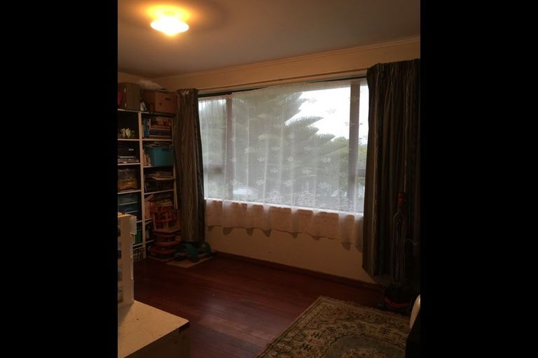 Photo of property in 34 Kirrie Avenue, Te Atatu South, Auckland, 0610