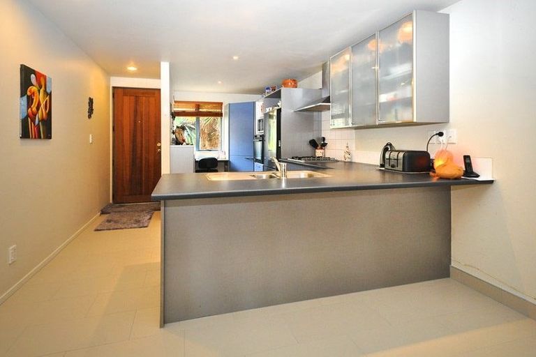 Photo of property in 8/12 Pannill Place, Oteha, Auckland, 0632