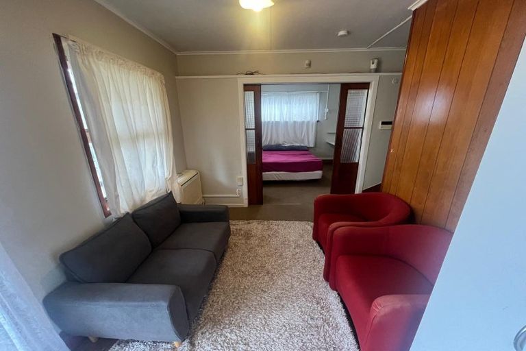 Photo of property in 150 Avondale Road, Avondale, Auckland, 1026