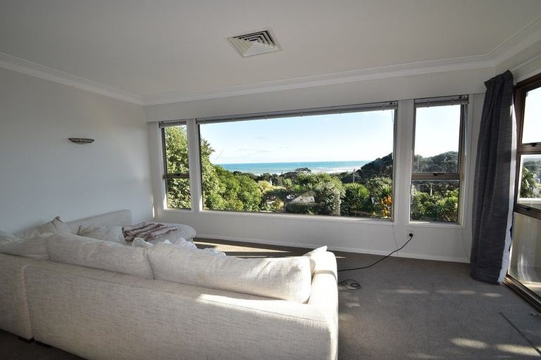 Photo of property in 24 Domain Crescent, Muriwai, Waimauku, 0881