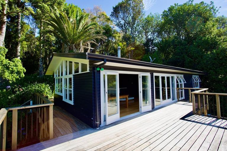 Photo of property in 14 Tinopai Road, Titirangi, Auckland, 0604