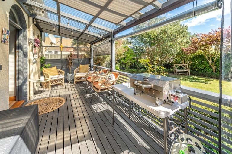 Photo of property in 2 Tarata Street, Saint Johns Hill, Whanganui, 4501