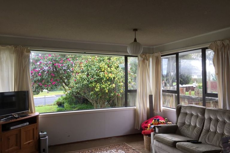 Photo of property in 34 Kirrie Avenue, Te Atatu South, Auckland, 0610
