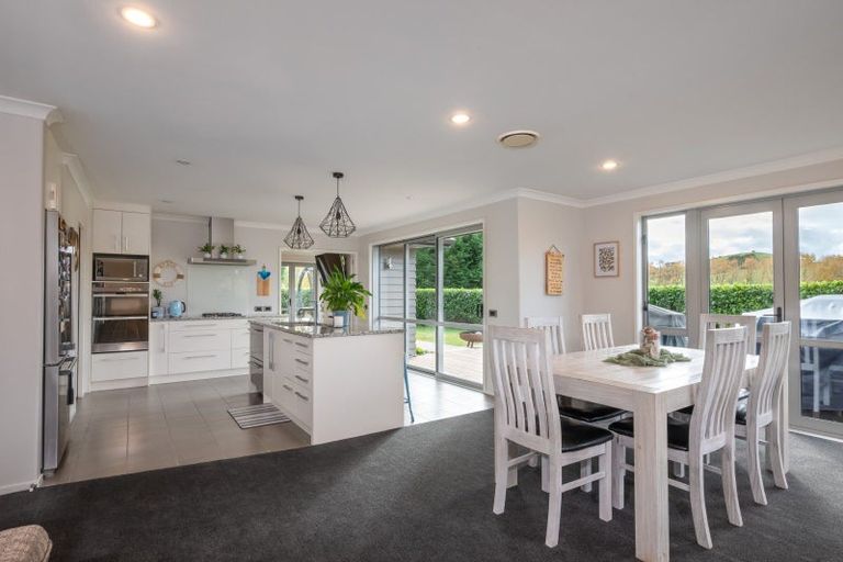 Photo of property in 90 Dalmore Way, Acacia Bay, Taupo, 3385