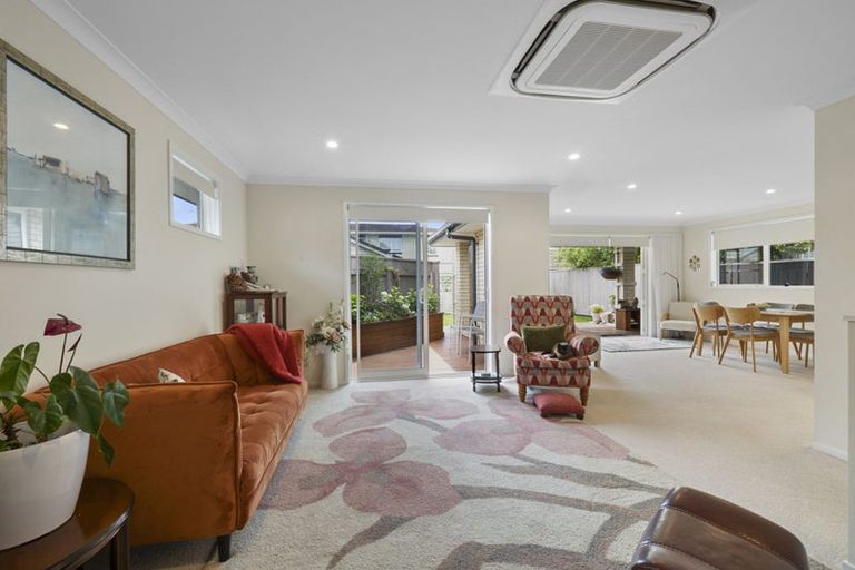 Photo of property in 48 Wallace Place, Westown, New Plymouth, 4310