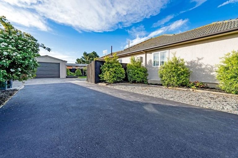 Photo of property in 70 Inwoods Road, Parklands, Christchurch, 8083
