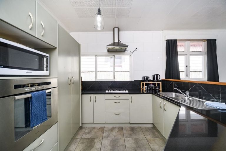 Photo of property in 15 Waldegrave Street, Palmerston North, 4410