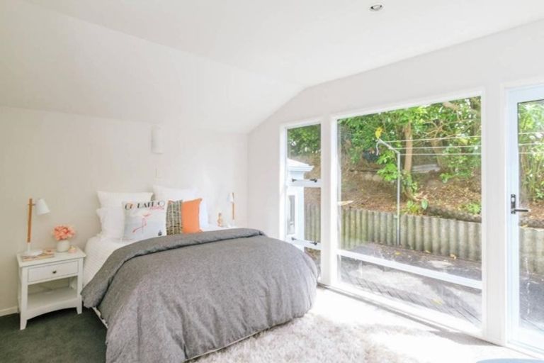 Photo of property in 18 London Road, Korokoro, Lower Hutt, 5012