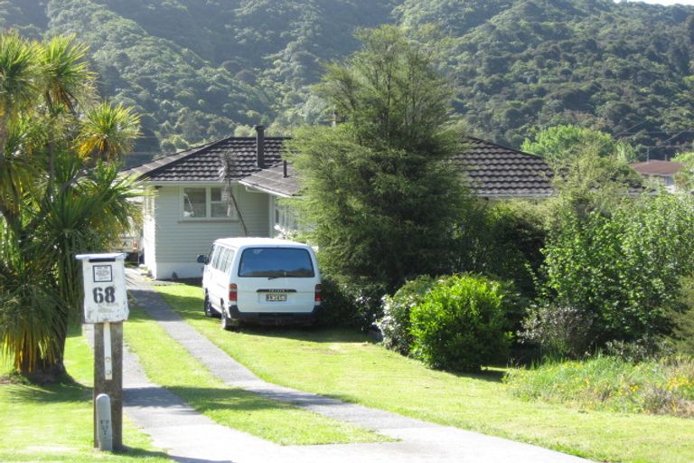 Photo of property in 68 Milton Terrace, Picton, 7220
