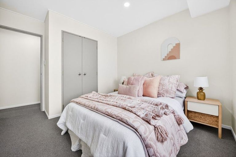 Photo of property in 1/70b Carlisle Road, Browns Bay, Auckland, 0632