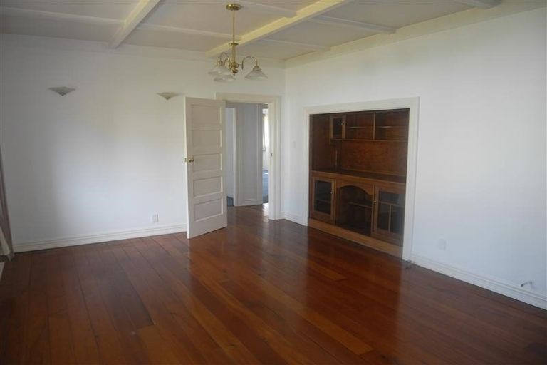 Photo of property in 37 Walmer Road, Point Chevalier, Auckland, 1022