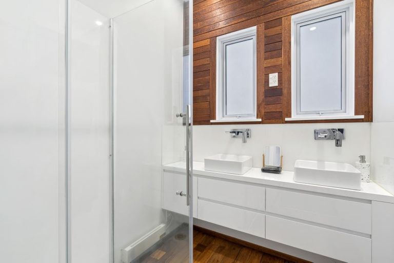 Photo of property in 546 Broadway, Strathmore Park, Wellington, 6022