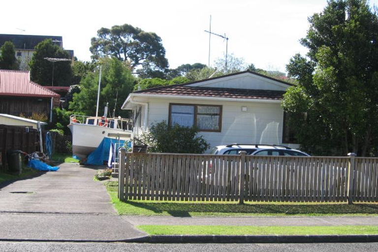 Photo of property in 7 Mistletoe Place, Browns Bay, Auckland, 0630