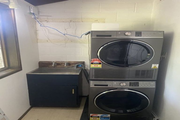 Photo of property in 2/39 Miltonia Avenue, Te Atatu South, Auckland, 0610