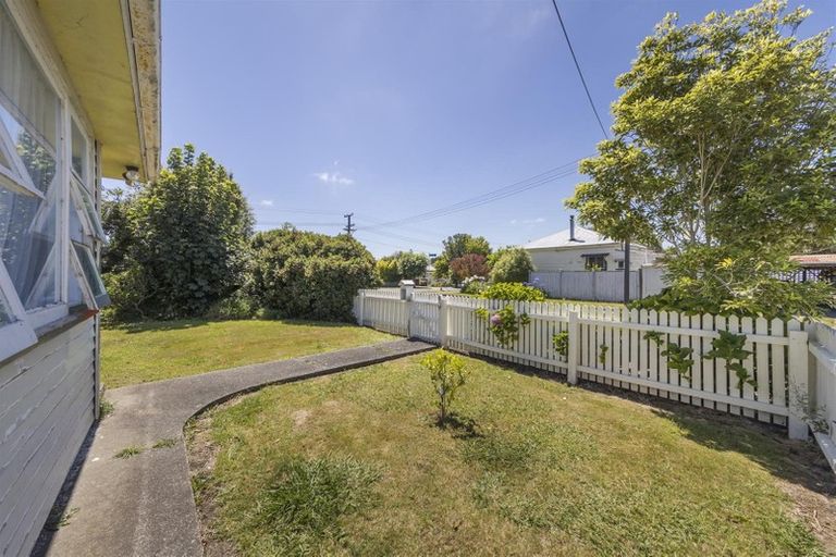 Photo of property in 2 Maunder Street, Marton, 4710