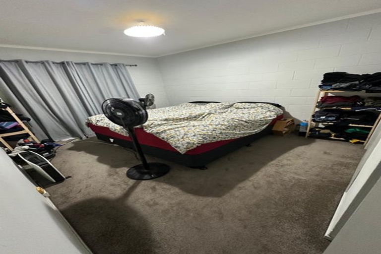 Photo of property in 2 Paton Avenue, Te Atatu South, Auckland, 0610