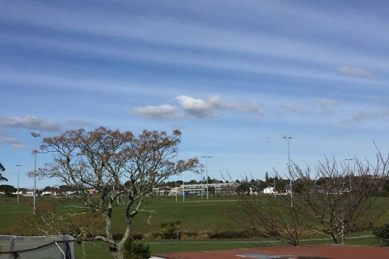 Photo of property in 34 Kirrie Avenue, Te Atatu South, Auckland, 0610