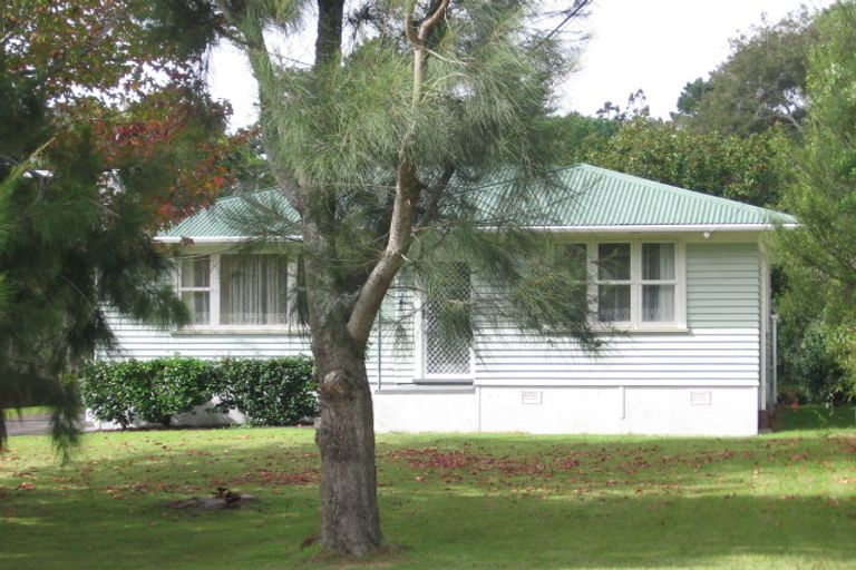 Photo of property in 152 Atkinson Road, Titirangi, Auckland, 0604