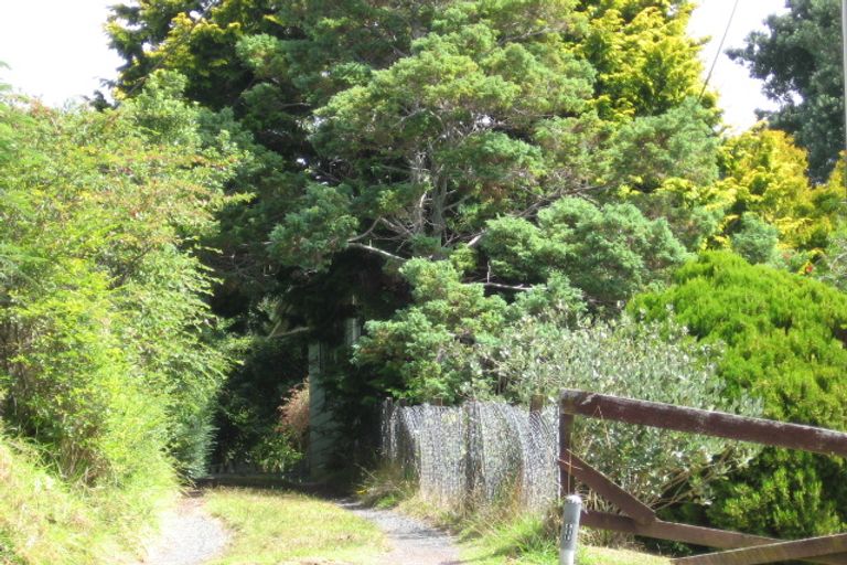 Photo of property in 1/26 Cresta Avenue, Beach Haven, Auckland, 0626