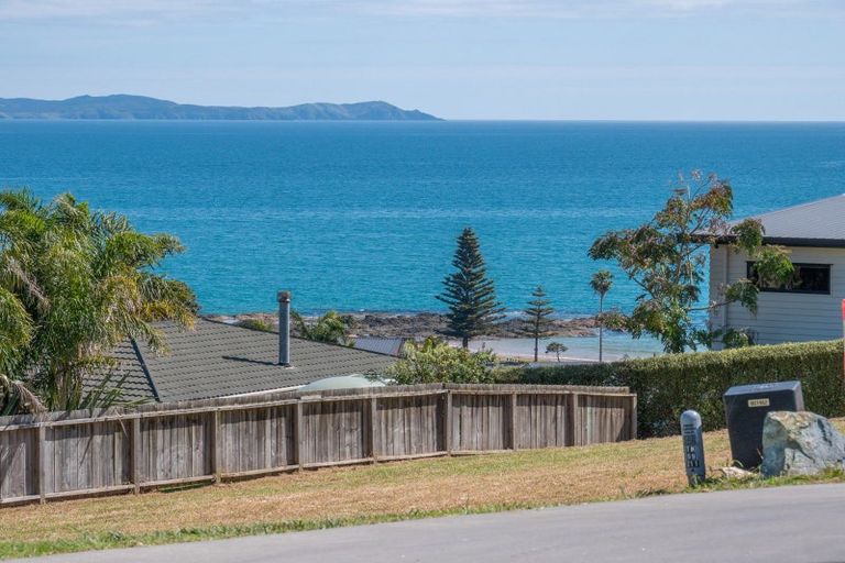 Photo of property in 41 Dudley Crescent, Cable Bay, 0420