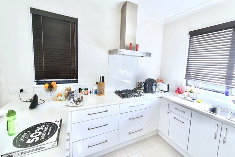 Photo of property in 35 Trotting Terrace, Fairview Heights, Auckland, 0632