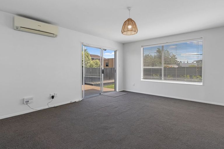 Photo of property in 2/10 Brogar Place, Casebrook, Christchurch, 8051