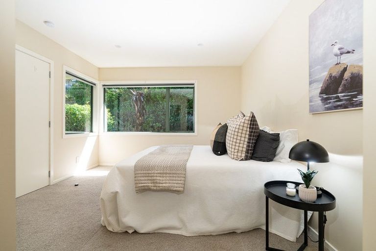 Photo of property in 2 Huntingdon Street, Northland, Wellington, 6012