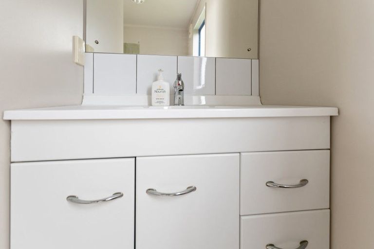 Photo of property in 15 The Crowsnest, Cooks Beach, Whitianga, 3591