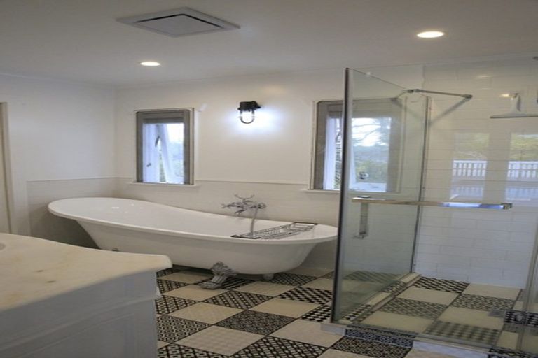 Photo of property in 1 Churchouse Road, Greenhithe, Auckland, 0632