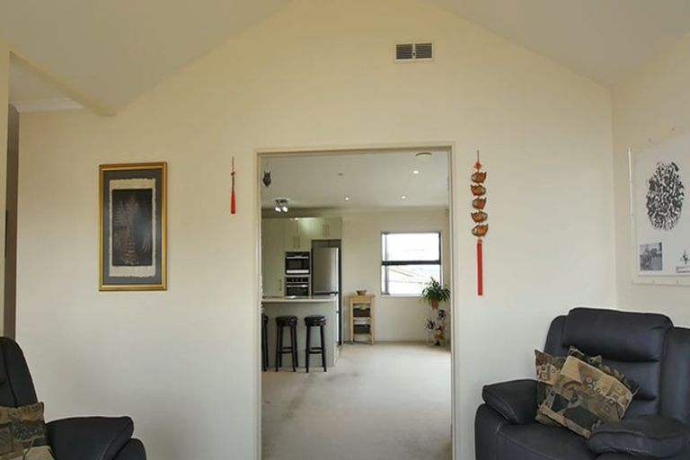 Photo of property in 10 Bonny Crescent, Massey, Auckland, 0614