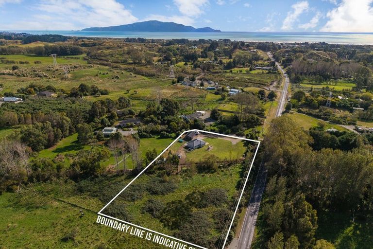 Photo of property in 105 Peka Peka Road, Peka Peka, Waikanae, 5391