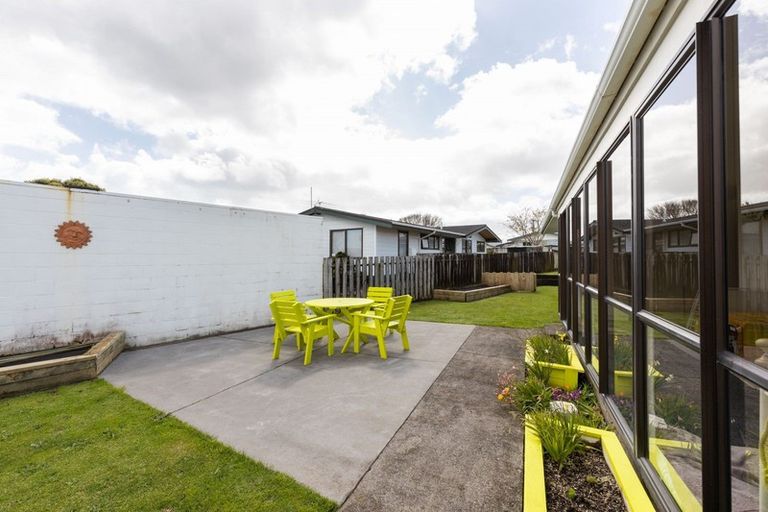 Photo of property in 72 Manu Crescent, Upper Vogeltown, New Plymouth, 4310