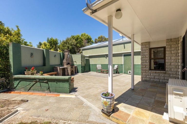 Photo of property in 529 South Road, Omata, New Plymouth, 4374