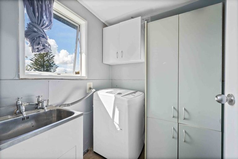 Photo of property in 16 Neems Place, Manurewa, Auckland, 2102