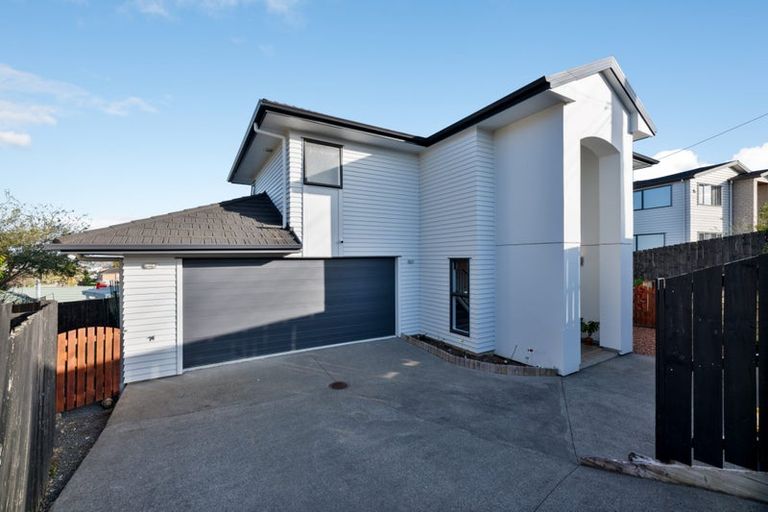 Photo of property in 230b Sturges Road, Henderson, Auckland, 0612
