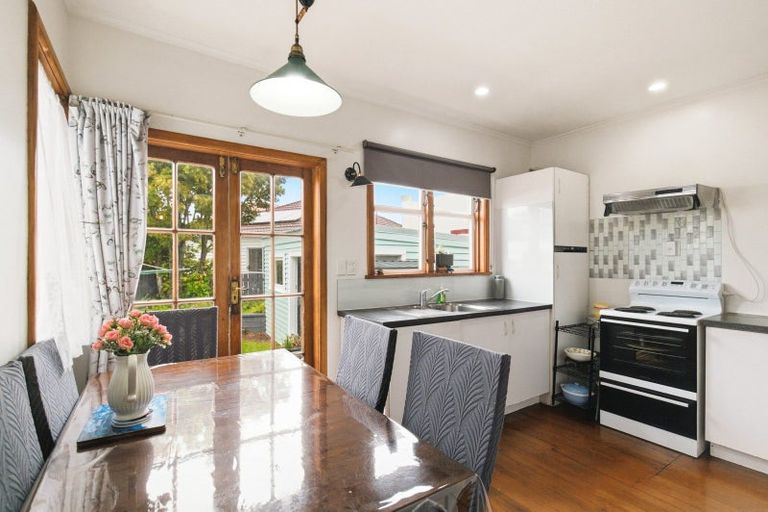 Photo of property in 637 Evans Bay Parade, Kilbirnie, Wellington, 6022