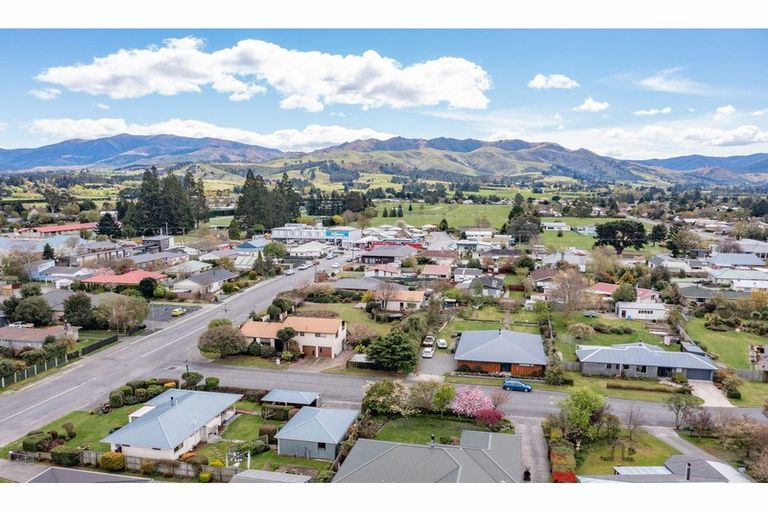 Photo of property in 6 Rimu Place, Oxford, 7430