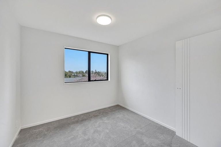 Photo of property in 7/163 Edmonton Road, Te Atatu South, Auckland, 0610
