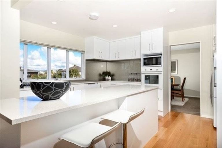 Photo of property in 1 Glucina Avenue, West Harbour, Auckland, 0618