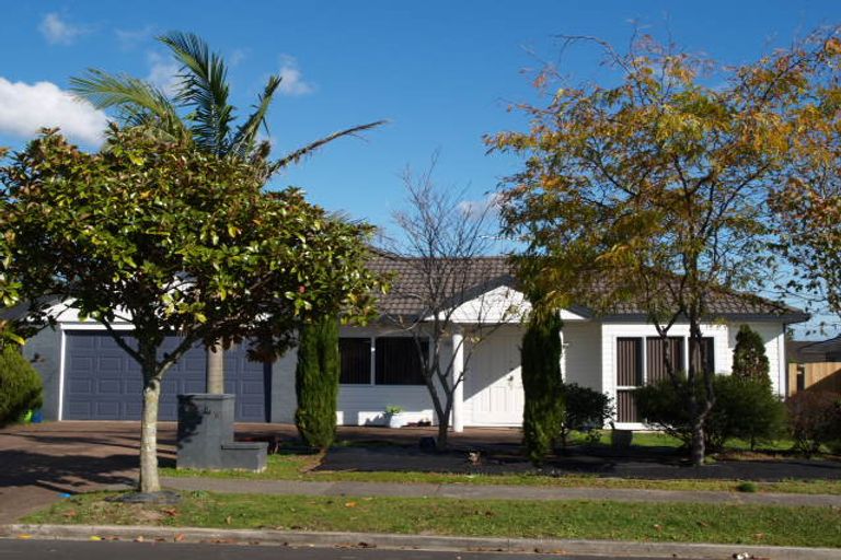 Photo of property in 38 Frank Nobilo Drive, Golflands, Auckland, 2013