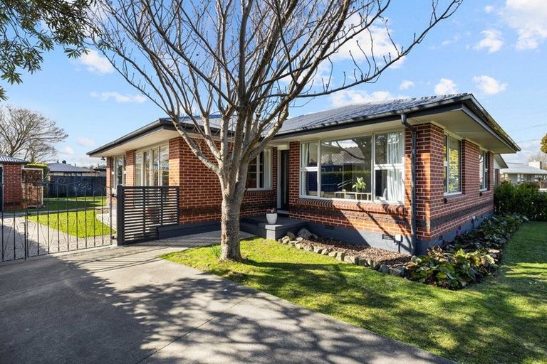 Photo of property in 6 Kingsgate Place, Burnside, Christchurch, 8053