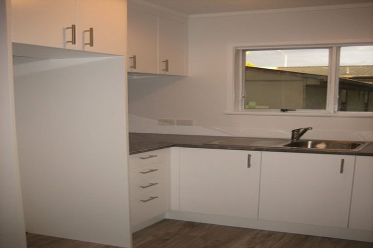 Photo of property in 1/200 Te Atatu Road, Te Atatu South, Auckland, 0610