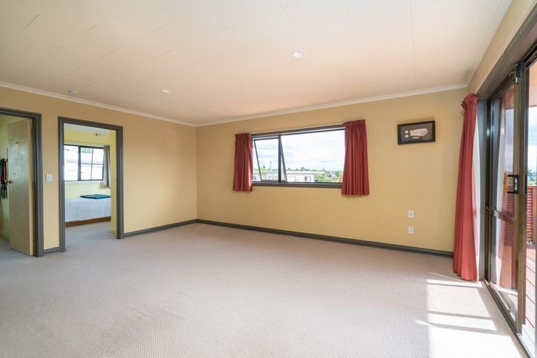 Photo of property in 19 Ingle Avenue, Waipahihi, Taupo, 3330