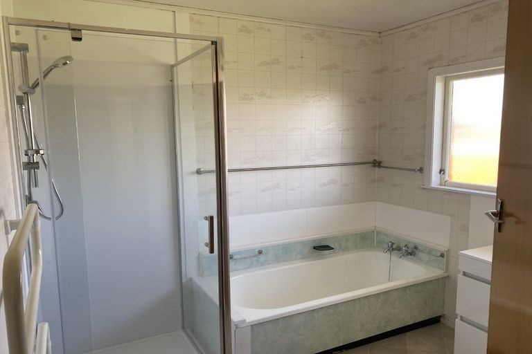 Photo of property in 10 Renwick Street, Papakura, 2110