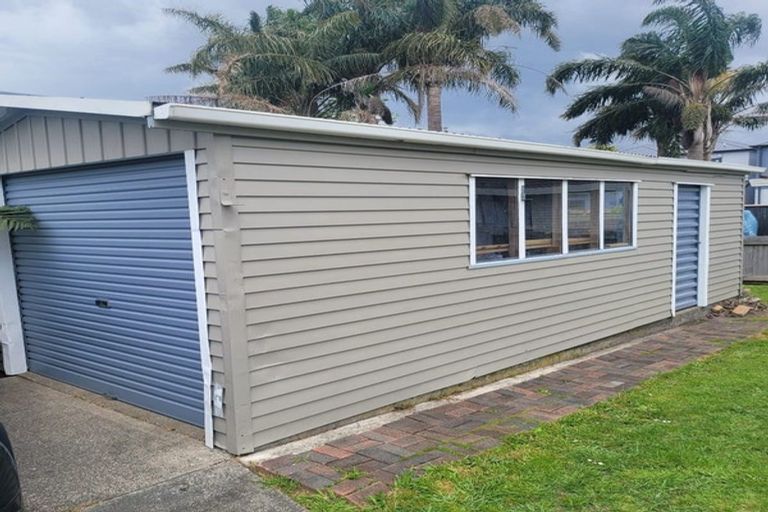 Photo of property in 1/47 Clevedon Road, Papakura, 2110