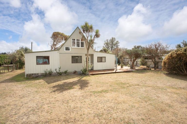 Photo of property in 15 Punga Street, Tangimoana, 4822