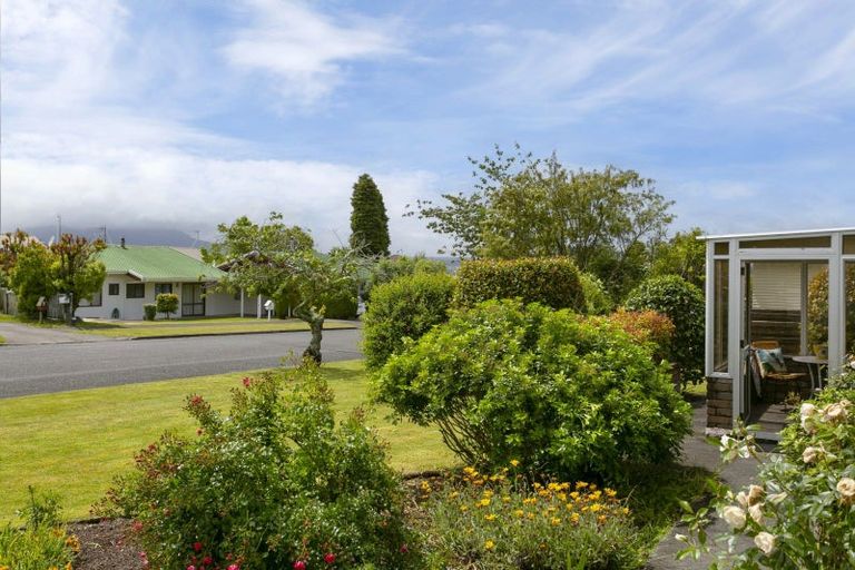 Photo of property in 11b Reeves Road, Acacia Bay, Taupo, 3330