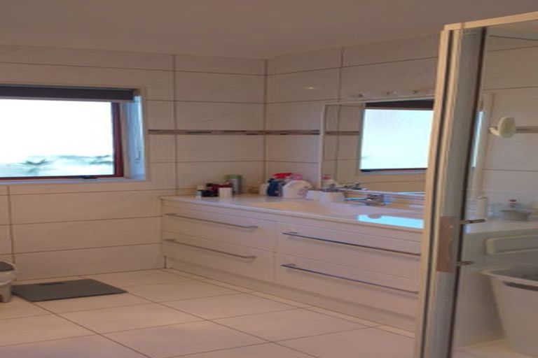 Photo of property in 2/32 Park Road, Glenfield, Auckland, 0629